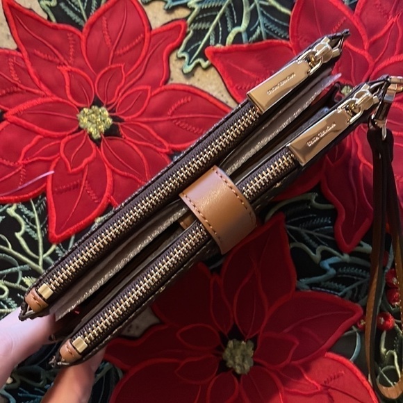 Brand New Michael Kors Phone Case Wristlet Zip Pockets Wallet Brown Gold Stars - Picture 7 of 15